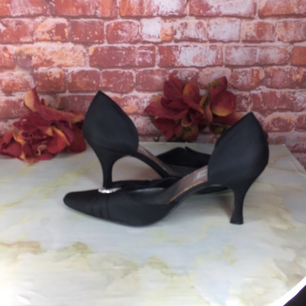 Vintage Step Up Elegant Black Satin Pumps with Rhinestone Detail - Picture 5 of 9